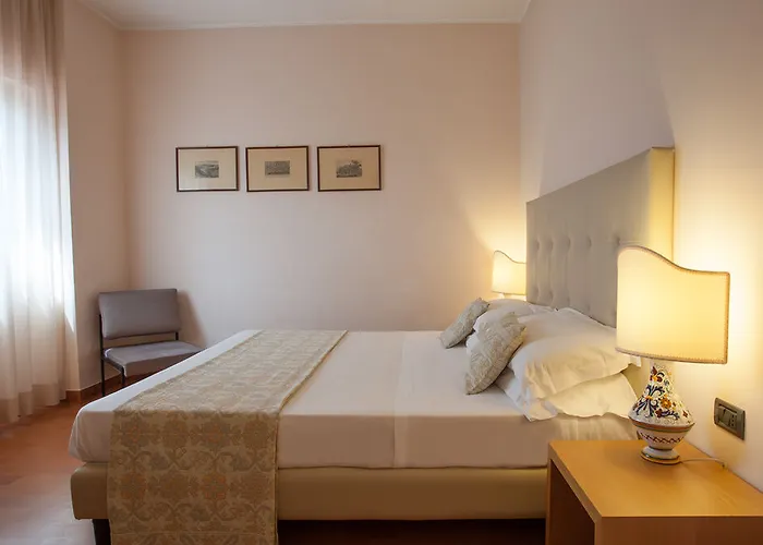 德尔杜基酒店 4*